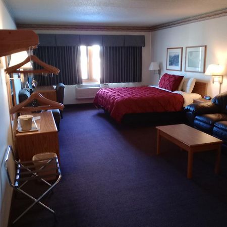 Fairbridge Inn & Suites Thorp Exterior foto