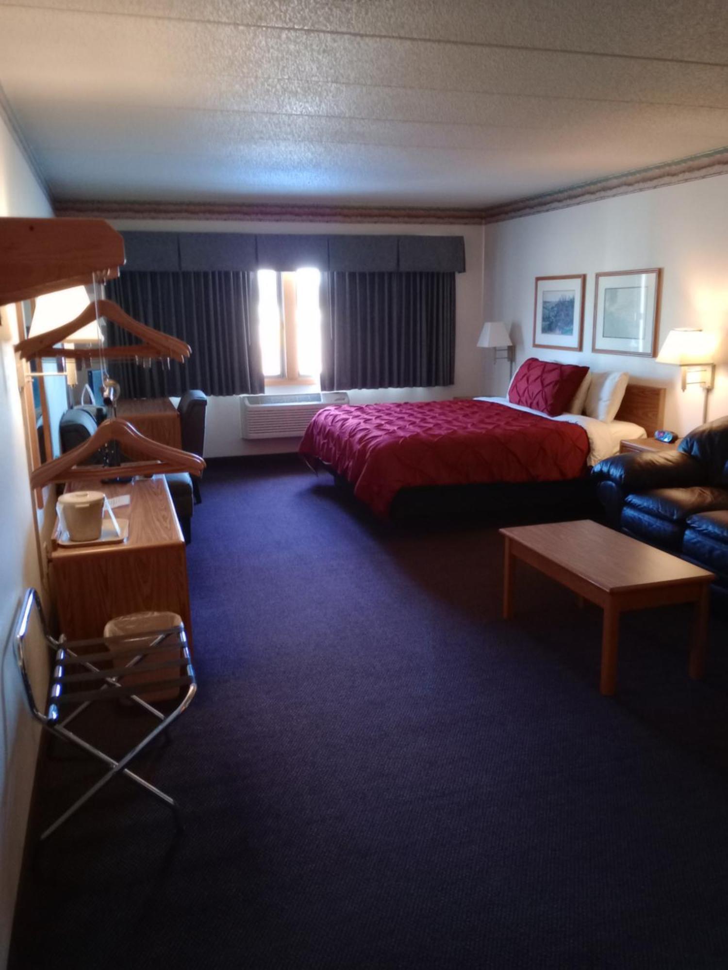 Fairbridge Inn & Suites Thorp Exterior foto
