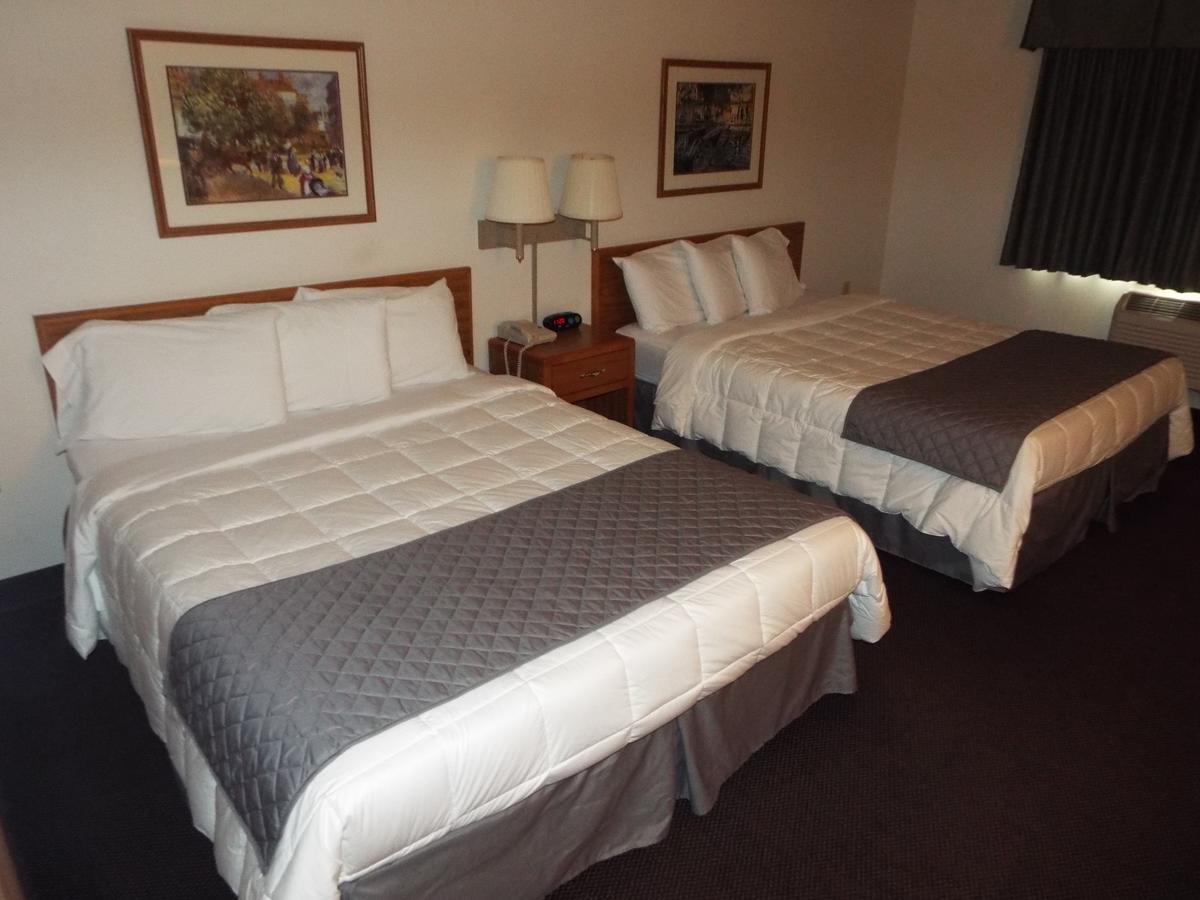 Fairbridge Inn & Suites Thorp Exterior foto