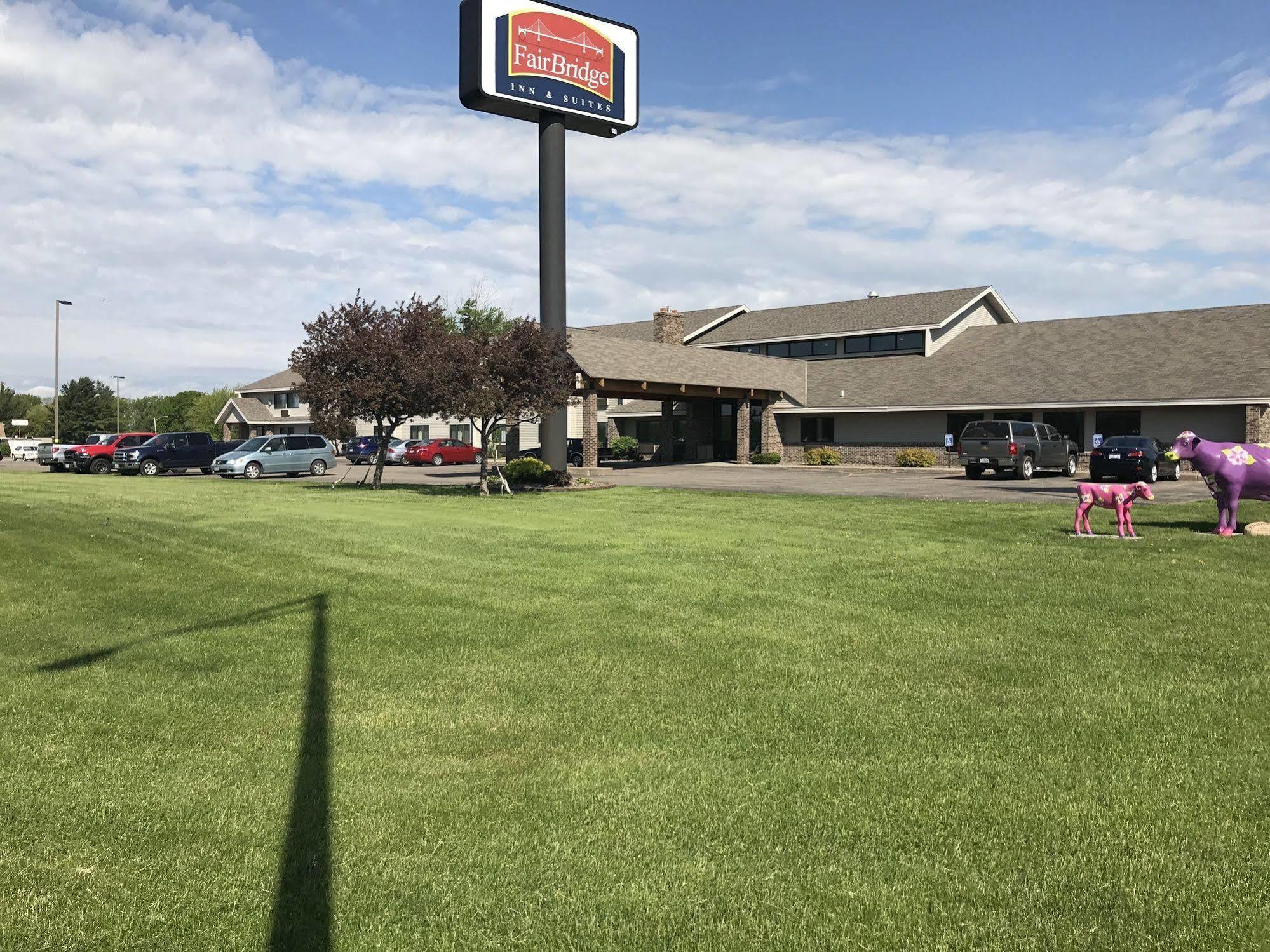 Fairbridge Inn & Suites Thorp Exterior foto