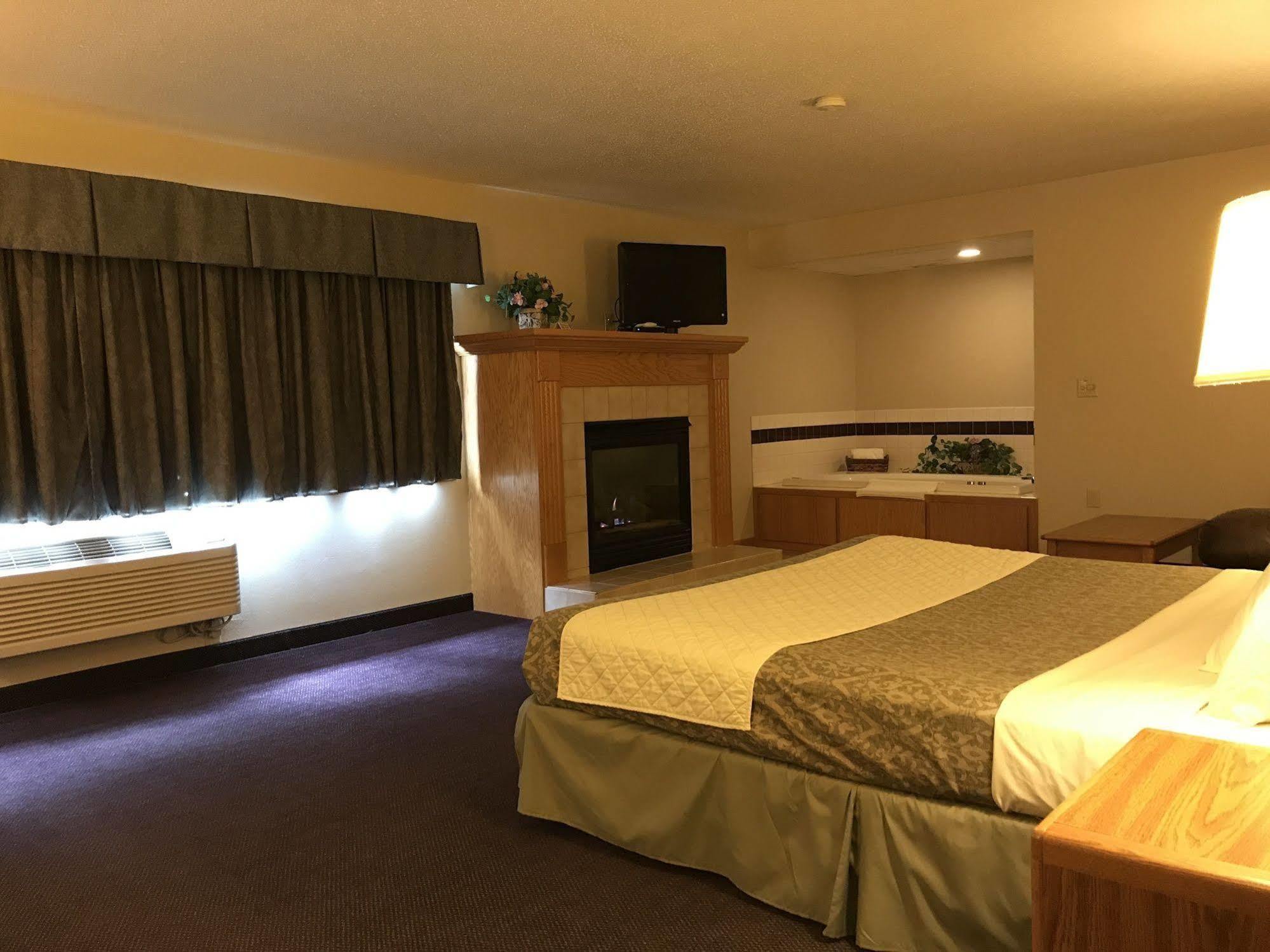 Fairbridge Inn & Suites Thorp Exterior foto